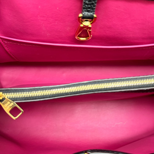 Louis Vuitton Capucines MM Grained Calfskin Black