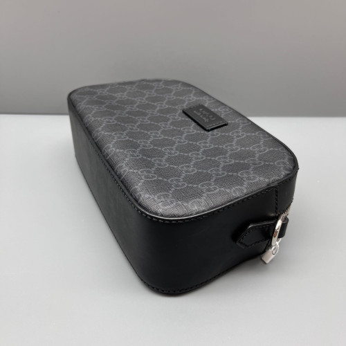 Gucci Camera Case GG Supreme Monogram Black