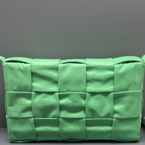 Bottega Veneta Classic Cassette Crossbody Bag Lambskin Intrecciato Nappa Green Bottega Veneta Classic Cassette Crossbody Bag Lambskin Intrecciato Nappa Green
