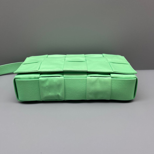 Bottega Veneta Classic Cassette Crossbody Bag Lambskin Intrecciato Nappa Green Bottega Veneta Classic Cassette Crossbody Bag Lambskin Intrecciato Nappa Green