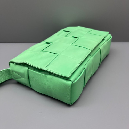Bottega Veneta Classic Cassette Crossbody Bag Lambskin Intrecciato Nappa Green Bottega Veneta Classic Cassette Crossbody Bag Lambskin Intrecciato Nappa Green