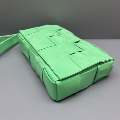 Bottega Veneta Classic Cassette Crossbody Bag Lambskin Intrecciato Nappa Green Bottega Veneta Classic Cassette Crossbody Bag Lambskin Intrecciato Nappa Green
