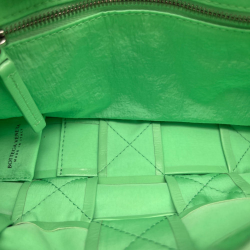 Bottega Veneta Classic Cassette Crossbody Bag Lambskin Intrecciato Nappa Green Bottega Veneta Classic Cassette Crossbody Bag Lambskin Intrecciato Nappa Green