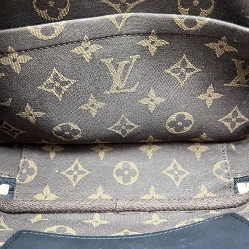 Louis Vuitton Utility Crossbody Calfskin Black
