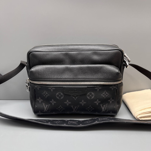 Louis Vuitton Outdoor Messenger GM Monogram Eclipse Black Light Grey