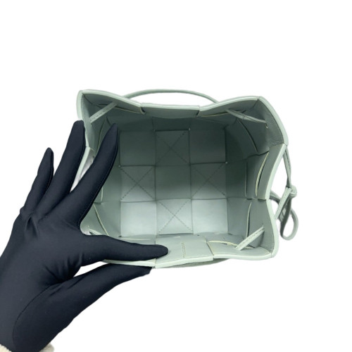 Bottega Veneta Small Cassette Bucket Calfskin Maxi Intrecciato Light Green