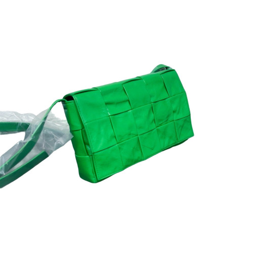 Bottega Veneta Classic Cassette Crossbody Bag Pull Up Leather Green