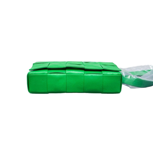 Bottega Veneta Classic Cassette Crossbody Bag Pull Up Leather Green