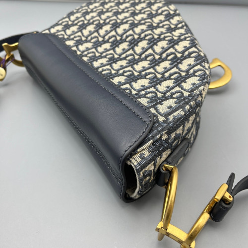 Dior Medium Saddle Bag Oblique Calfskin Beige Navy