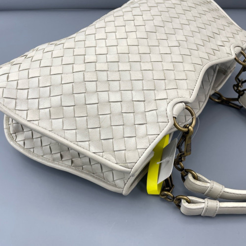 Bottega Veneta Handbag Calfskin Intrecciato White