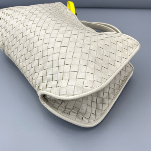 Bottega Veneta Handbag Calfskin Intrecciato White