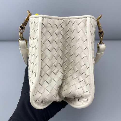 Bottega Veneta Handbag Calfskin Intrecciato White