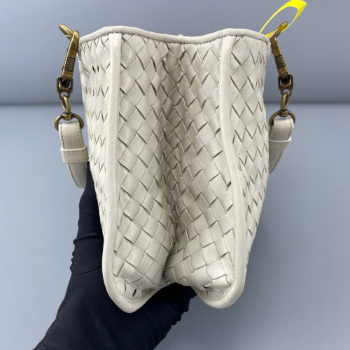 Bottega Veneta Handbag Calfskin Intrecciato White