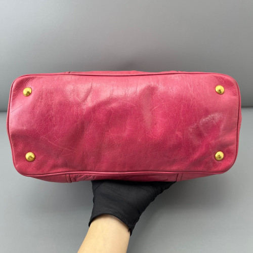Prada Handbag Pull Up Leather Fuchsia Prada Handbag Pull Up Leather Fuchsia