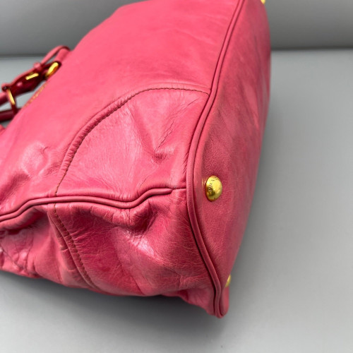 Prada Handbag Pull Up Leather Fuchsia Prada Handbag Pull Up Leather Fuchsia