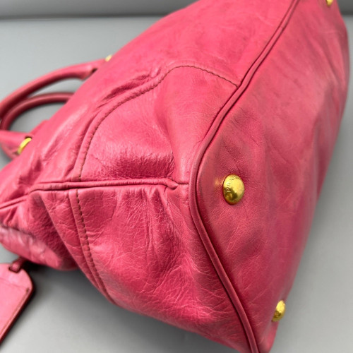 Prada Handbag Pull Up Leather Fuchsia Prada Handbag Pull Up Leather Fuchsia
