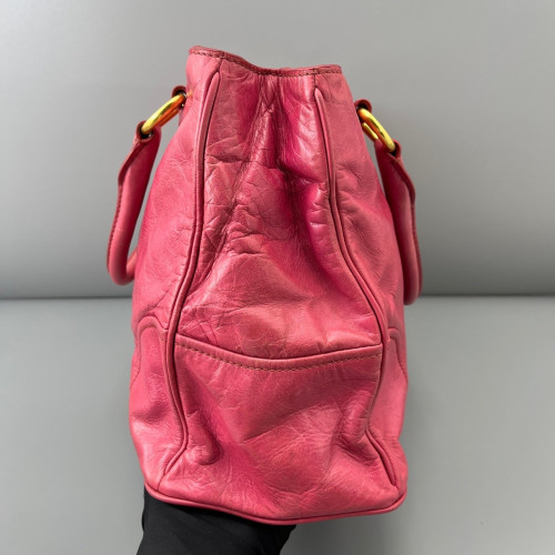 Prada Handbag Pull Up Leather Fuchsia Prada Handbag Pull Up Leather Fuchsia