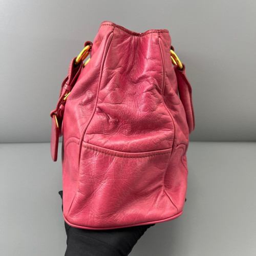 Prada Handbag Pull Up Leather Fuchsia Prada Handbag Pull Up Leather Fuchsia
