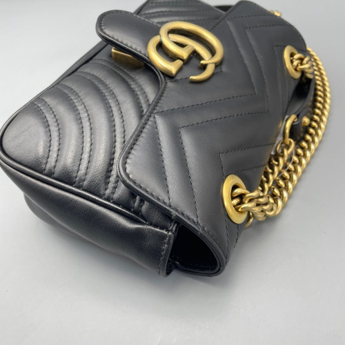 Gucci Chevron Mini GG Marmont Calfskin Black Gucci Chevron Mini GG Marmont Calfskin Black