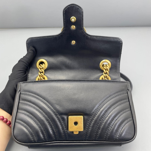 Gucci Chevron Mini GG Marmont Calfskin Black Gucci Chevron Mini GG Marmont Calfskin Black