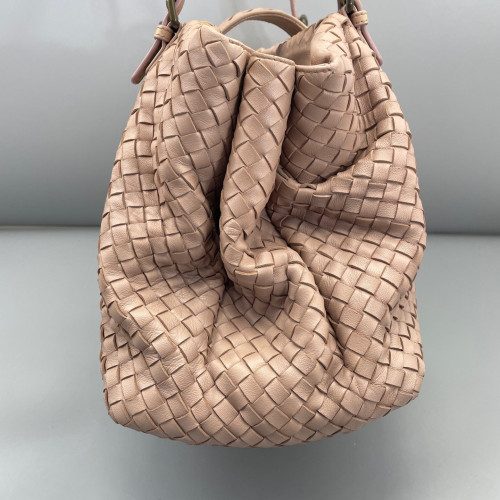 Bottega Veneta Large Roma Tote Bag Lambskin Intrecciato Nappa Nude Pink