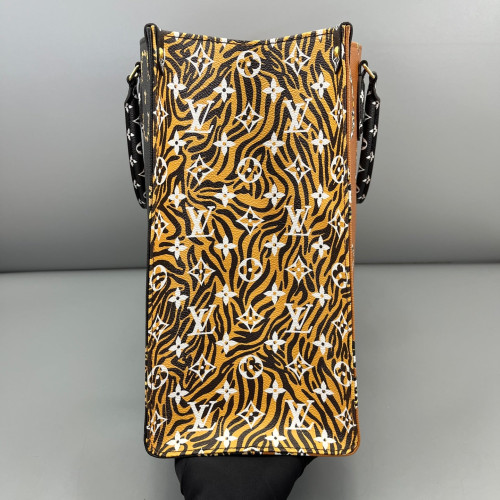 Louis Vuitton Jungle Onthego GM Monogram Giant Black