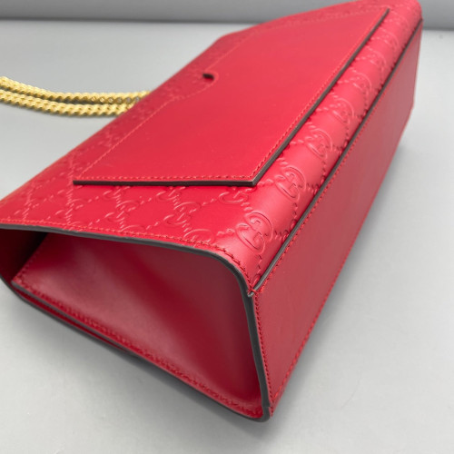 Gucci Medium Padlock Shoulder Bag Guccissima Red