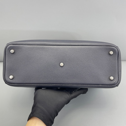 Dior Medium Diorissimo Tote Calfskin Dark Blue