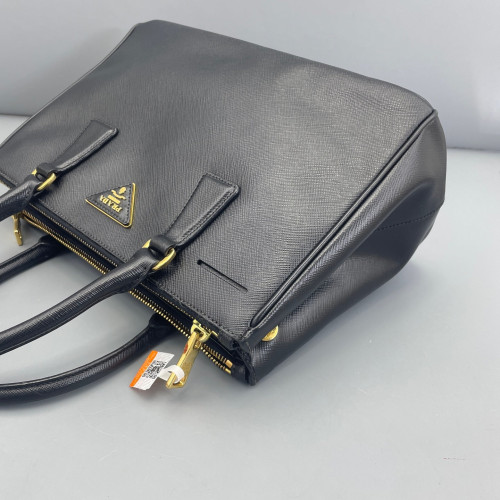 Prada Medium Galleria Double Zip Tote Saffiano Calfskin Black Prada Medium Galleria Double Zip Tote Saffiano Calfskin Black