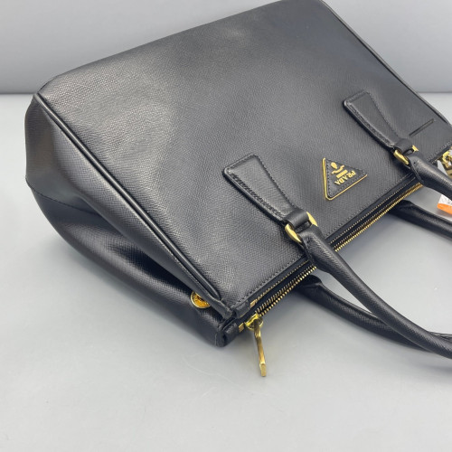 Prada Medium Galleria Double Zip Tote Saffiano Calfskin Black Prada Medium Galleria Double Zip Tote Saffiano Calfskin Black