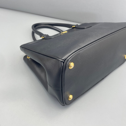 Prada Medium Galleria Double Zip Tote Saffiano Calfskin Black Prada Medium Galleria Double Zip Tote Saffiano Calfskin Black