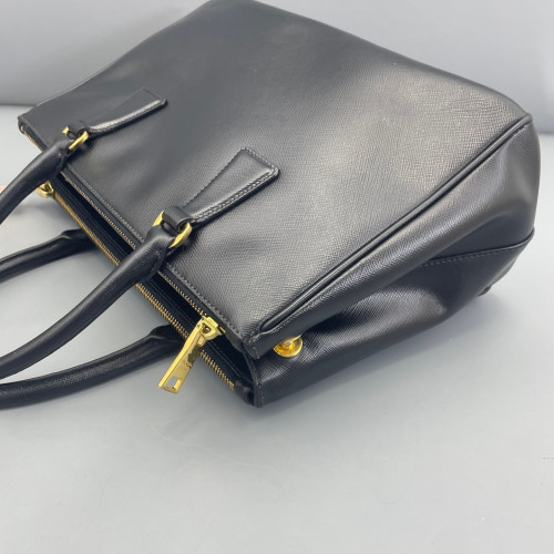 Prada Medium Galleria Double Zip Tote Saffiano Calfskin Black Prada Medium Galleria Double Zip Tote Saffiano Calfskin Black