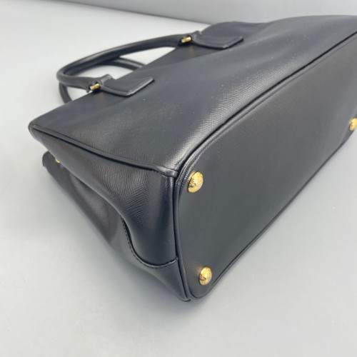 Prada Medium Galleria Double Zip Tote Saffiano Calfskin Black Prada Medium Galleria Double Zip Tote Saffiano Calfskin Black
