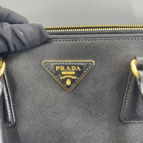Prada Medium Galleria Double Zip Tote Saffiano Calfskin Black Prada Medium Galleria Double Zip Tote Saffiano Calfskin Black