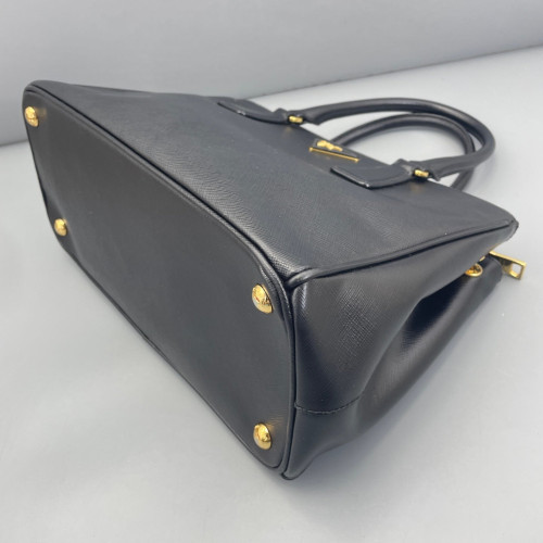 Prada Medium Galleria Double Zip Tote Saffiano Calfskin Black Prada Medium Galleria Double Zip Tote Saffiano Calfskin Black
