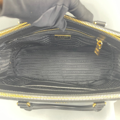 Prada Medium Galleria Double Zip Tote Saffiano Calfskin Black Prada Medium Galleria Double Zip Tote Saffiano Calfskin Black