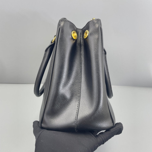 Prada Medium Galleria Double Zip Tote Saffiano Calfskin Black Prada Medium Galleria Double Zip Tote Saffiano Calfskin Black
