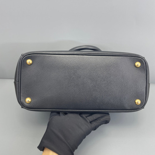 Prada Medium Galleria Double Zip Tote Saffiano Calfskin Black Prada Medium Galleria Double Zip Tote Saffiano Calfskin Black