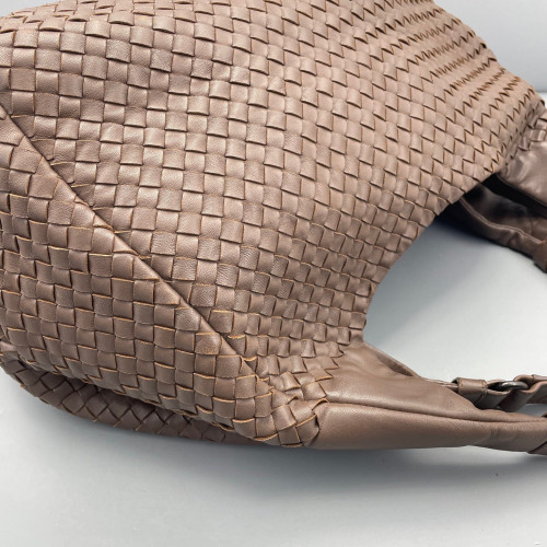 Bottega Veneta Medium Veneta Hobo Calfskin Intrecciato Brown