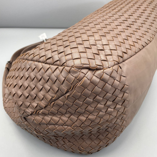 Bottega Veneta Medium Veneta Hobo Calfskin Intrecciato Brown