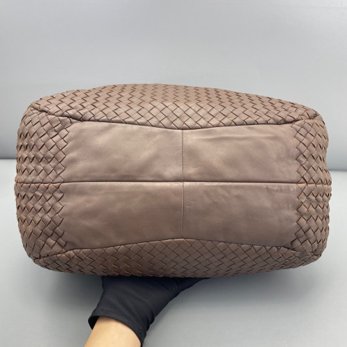 Bottega Veneta Medium Veneta Hobo Calfskin Intrecciato Brown