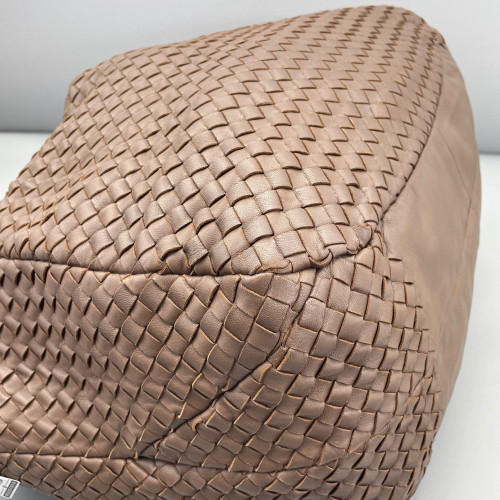 Bottega Veneta Medium Veneta Hobo Calfskin Intrecciato Brown