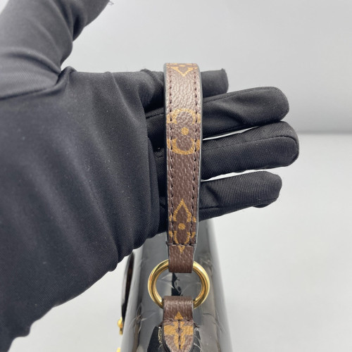 Louis Vuitton Spring Street Vernis Black