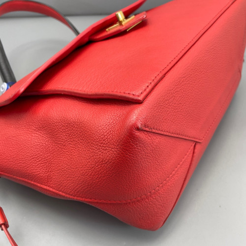 Louis Vuitton Lockme Handbag MM Calfskin Red