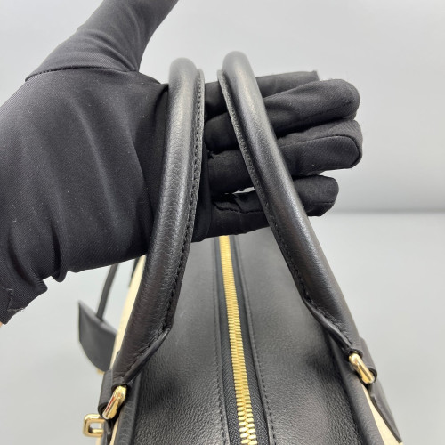 Loewe Amazona 36 Calfskin Black Beige Loewe Amazona 36 Calfskin Black Beige