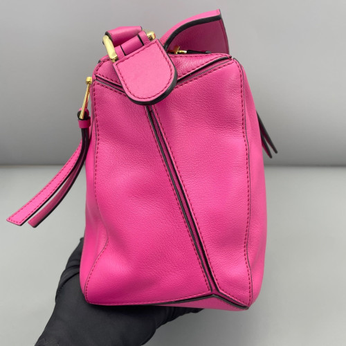 Loewe Medium Puzzle Grained Calfskin Magenta Loewe Medium Puzzle Grained Calfskin Magenta