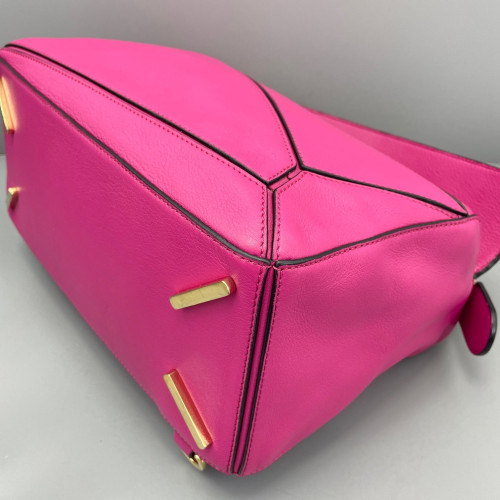 Loewe Medium Puzzle Grained Calfskin Magenta Loewe Medium Puzzle Grained Calfskin Magenta