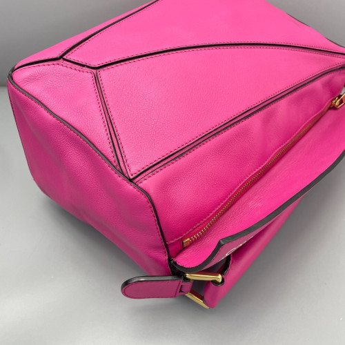 Loewe Medium Puzzle Grained Calfskin Magenta Loewe Medium Puzzle Grained Calfskin Magenta