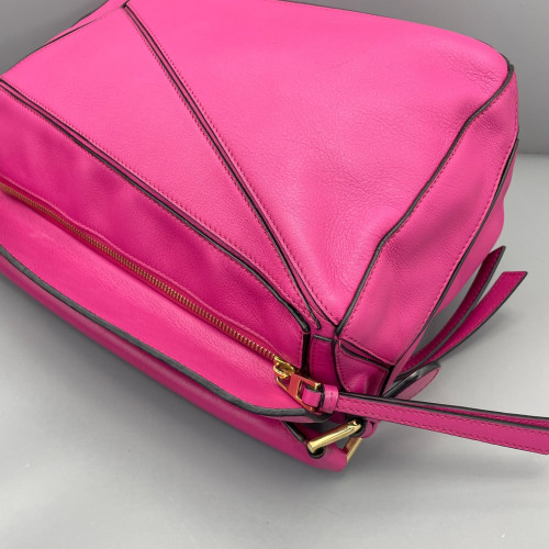 Loewe Medium Puzzle Grained Calfskin Magenta Loewe Medium Puzzle Grained Calfskin Magenta