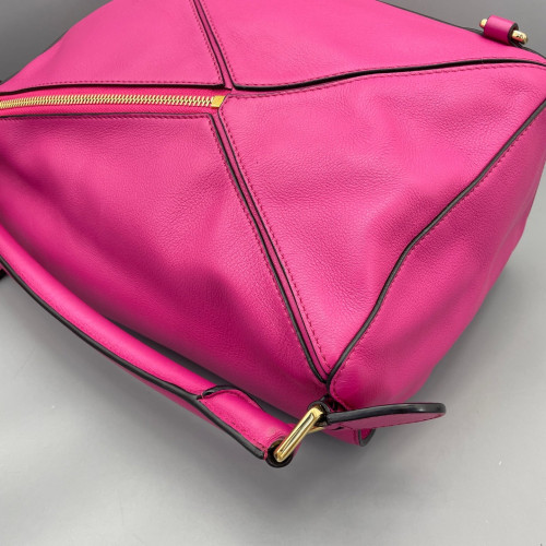 Loewe Medium Puzzle Grained Calfskin Magenta Loewe Medium Puzzle Grained Calfskin Magenta